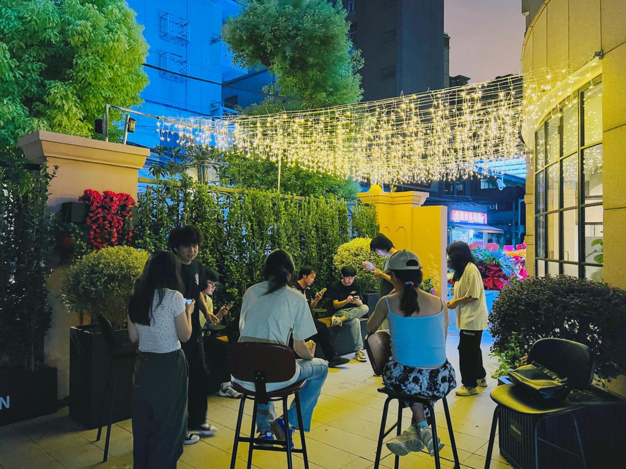 Dayin Garden -near People's Square & Nanjing Road-large Social Area -bar -cafe -gym -free Laundry Luggage Storage -24h Front Desk-english Service