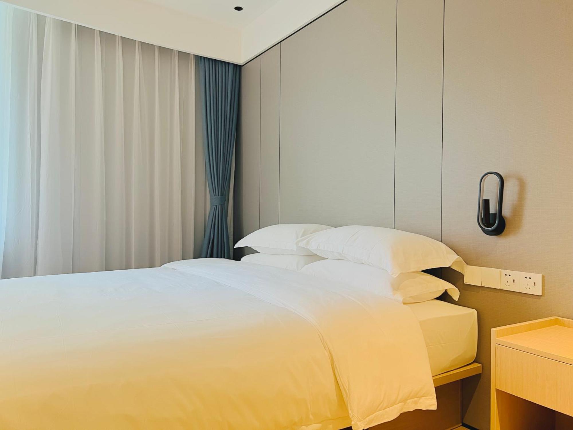 Dayin Garden -near People's Square & Nanjing Road-large Social Area -bar -cafe -gym -free Laundry Luggage Storage -24h Front Desk-english Service Hotel 3*