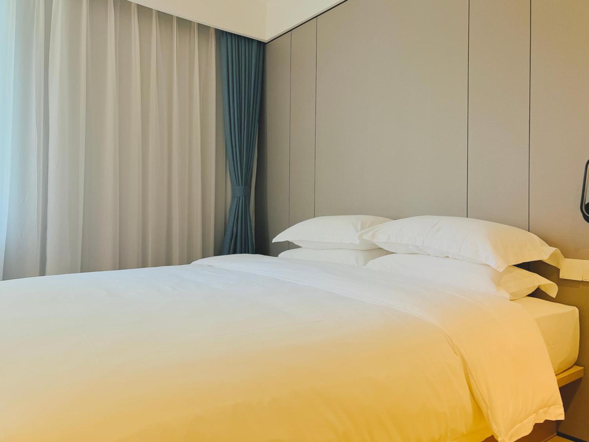 Hotel Dayin Garden -near People's Square & Nanjing Road-large Social Area -bar -cafe -gym -free Laundry Luggage Storage -24h Front Desk-english Service