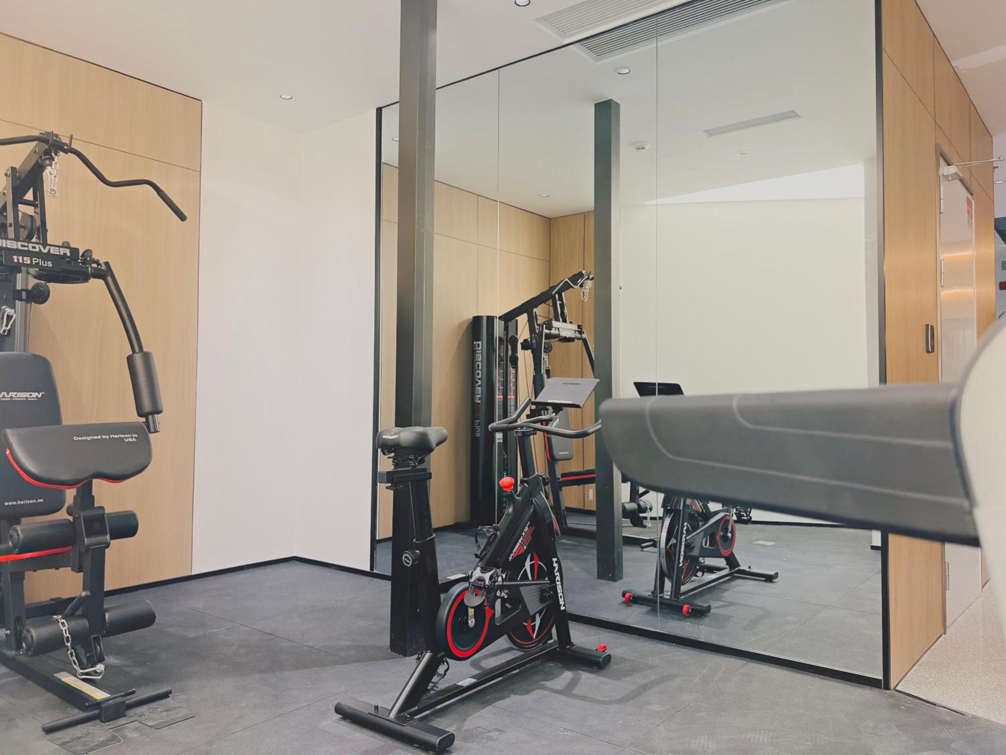 Dayin Garden -near People's Square & Nanjing Road-large Social Area -bar -cafe -gym -free Laundry Luggage Storage -24h Front Desk-english Service Hotel 3*