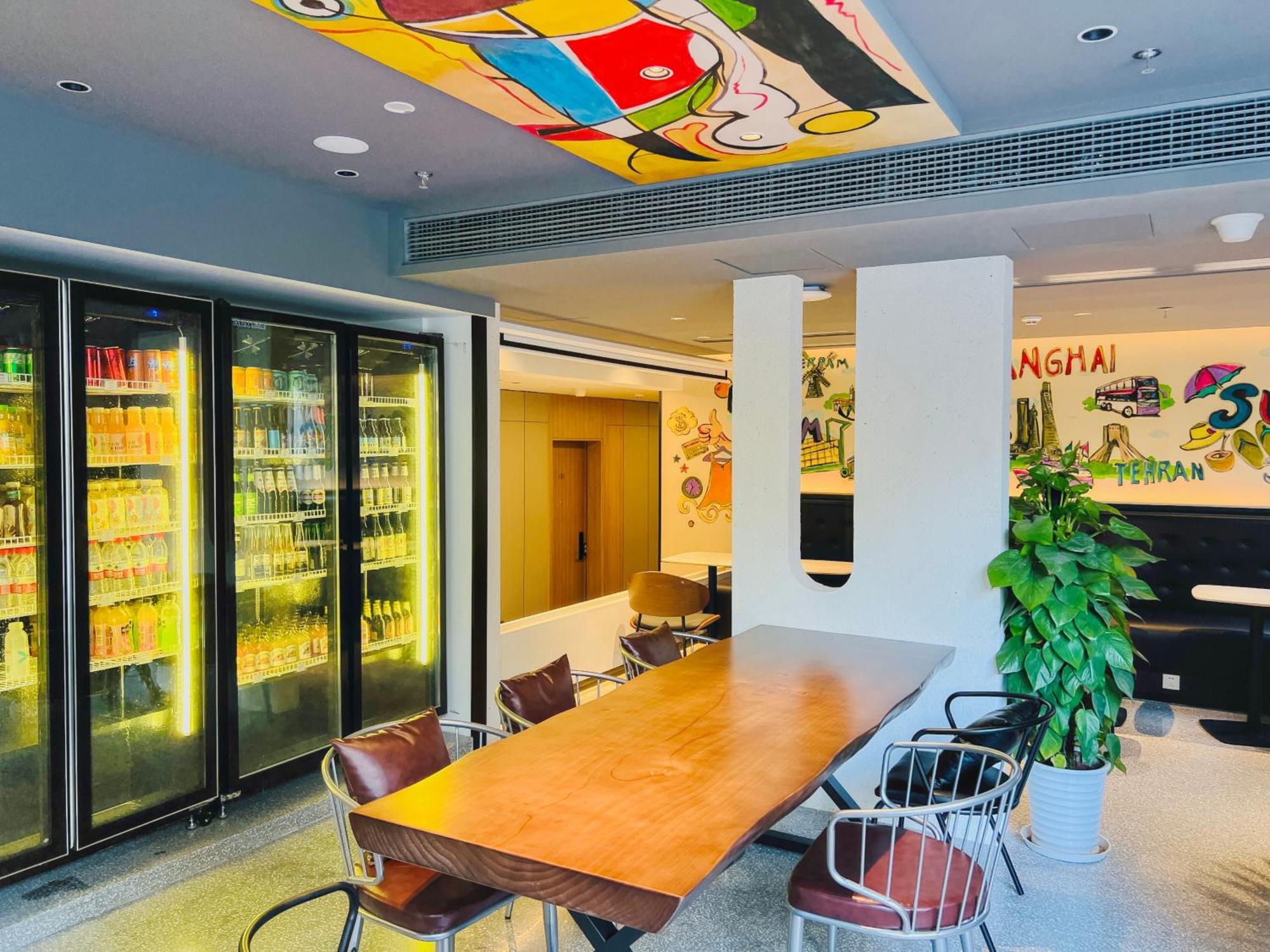 Hotel Dayin Garden -near People's Square & Nanjing Road-large Social Area -bar -cafe -gym -free Laundry Luggage Storage -24h Front Desk-english Service