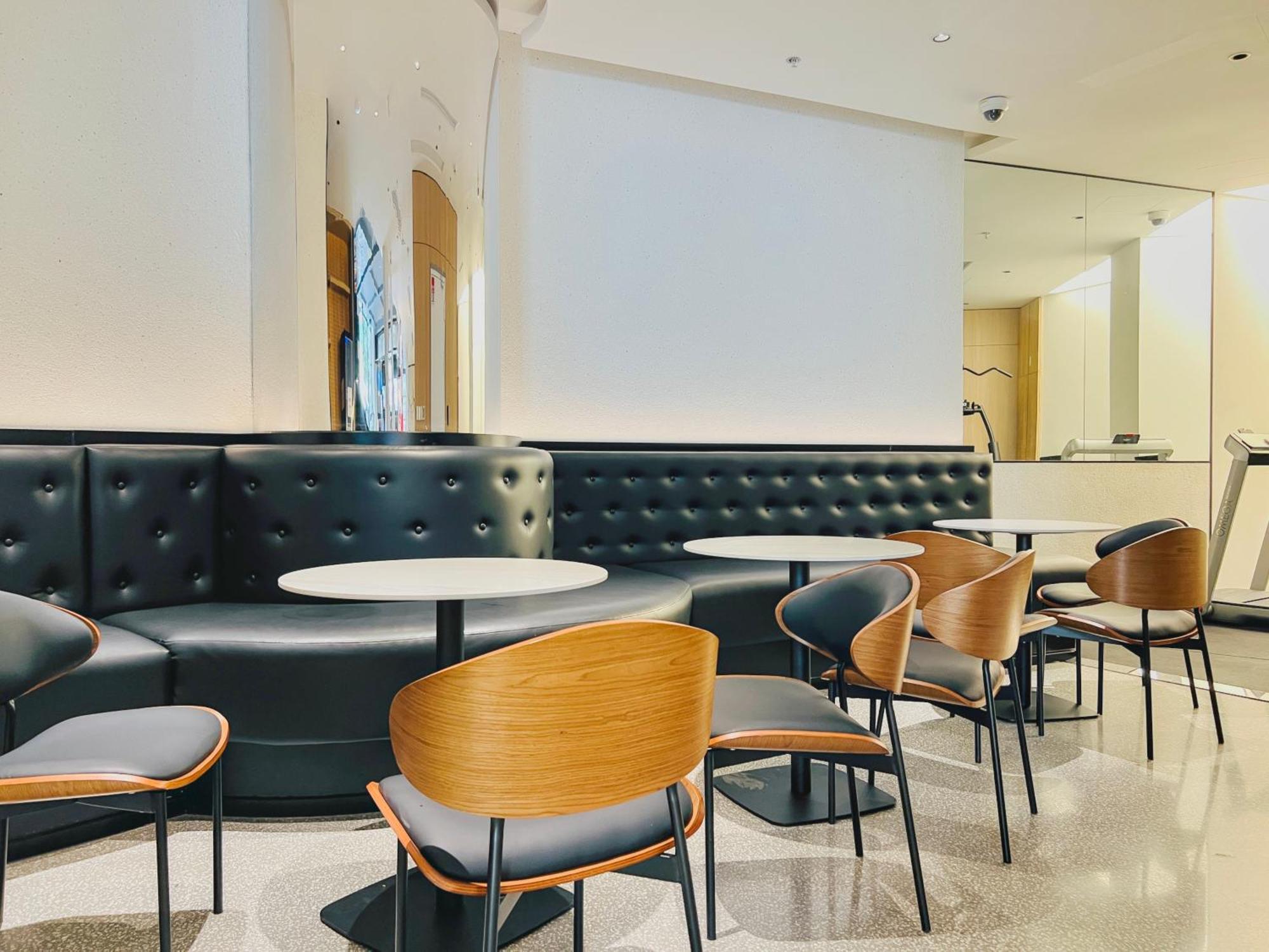Dayin Garden -near People's Square & Nanjing Road-large Social Area -bar -cafe -gym -free Laundry Luggage Storage -24h Front Desk-english Service