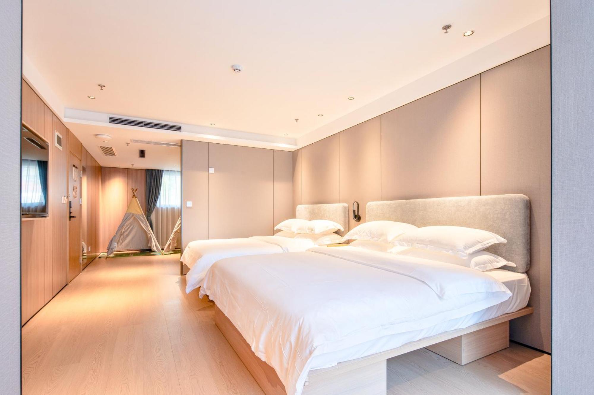 Dayin Garden -near People's Square & Nanjing Road-large Social Area -bar -cafe -gym -free Laundry Luggage Storage -24h Front Desk-english Service Hotel