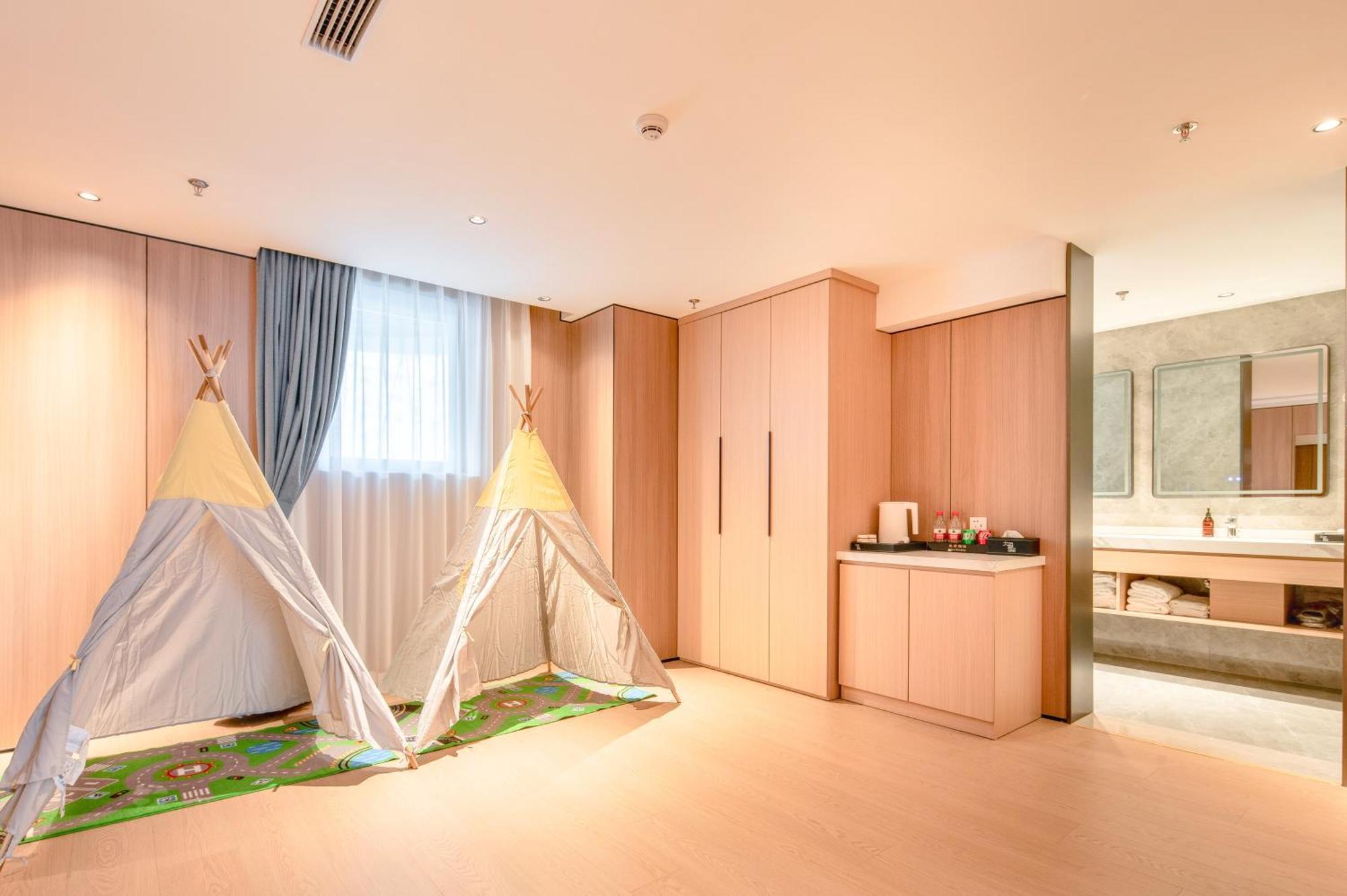 Dayin Garden -near People's Square & Nanjing Road-large Social Area -bar -cafe -gym -free Laundry Luggage Storage -24h Front Desk-english Service Hotel Shanghai