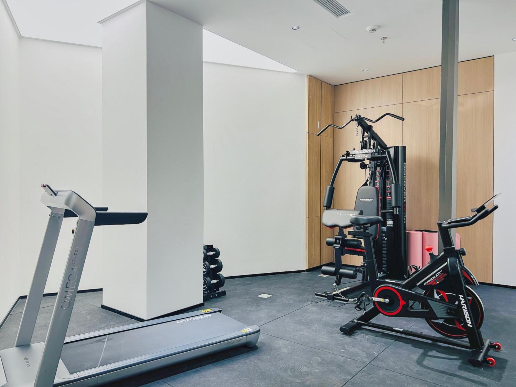 Dayin Garden -people's Square & Nanjing Road-large Social Area -bar -cafe -gym -free Laundry Luggage Storage -24h Front Desk-english Service 3* 上海
