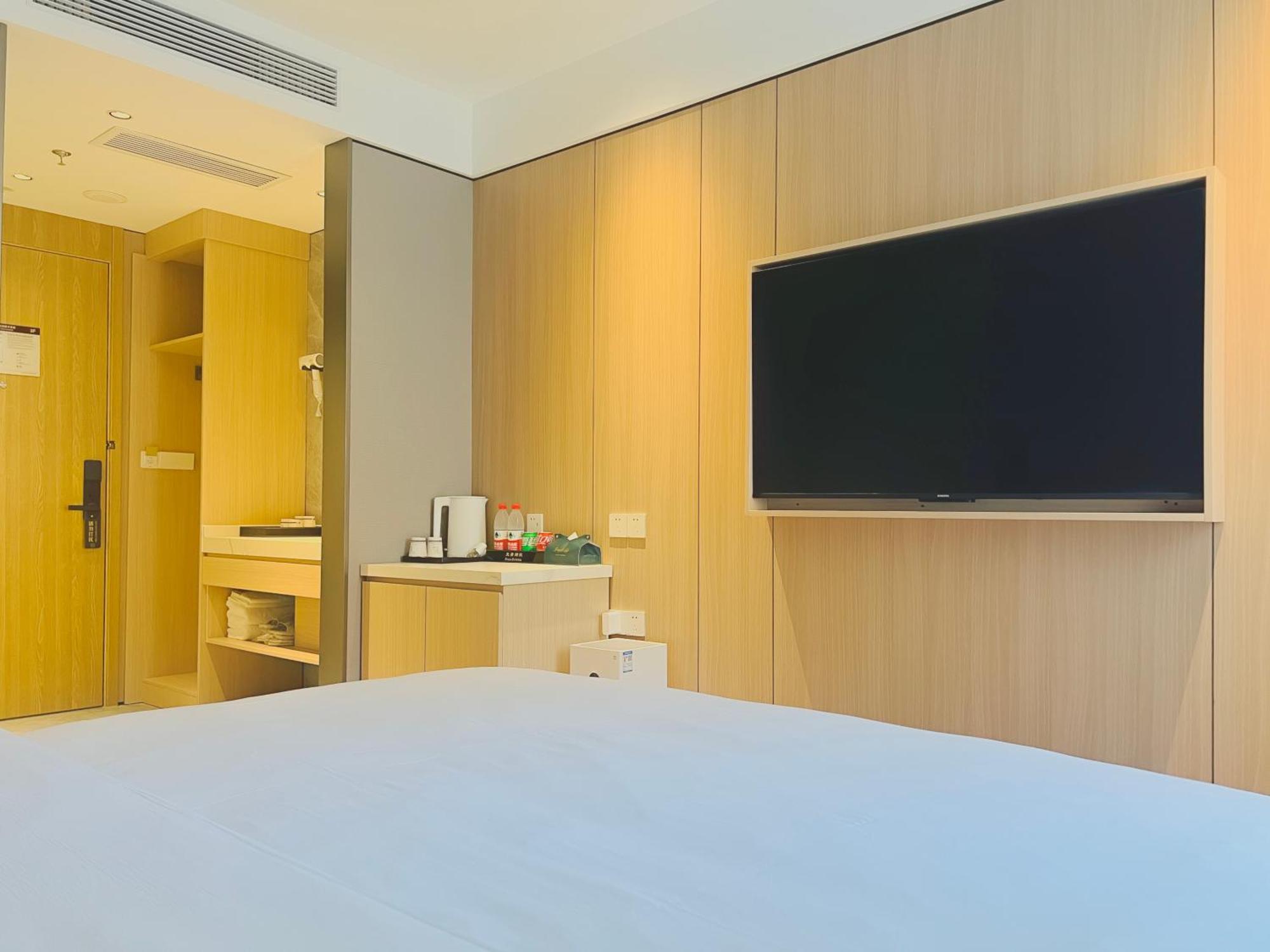 Dayin Garden -people's Square & Nanjing Road-large Social Area -bar -cafe -gym -free Laundry Luggage Storage -24h Front Desk-english Service 上海