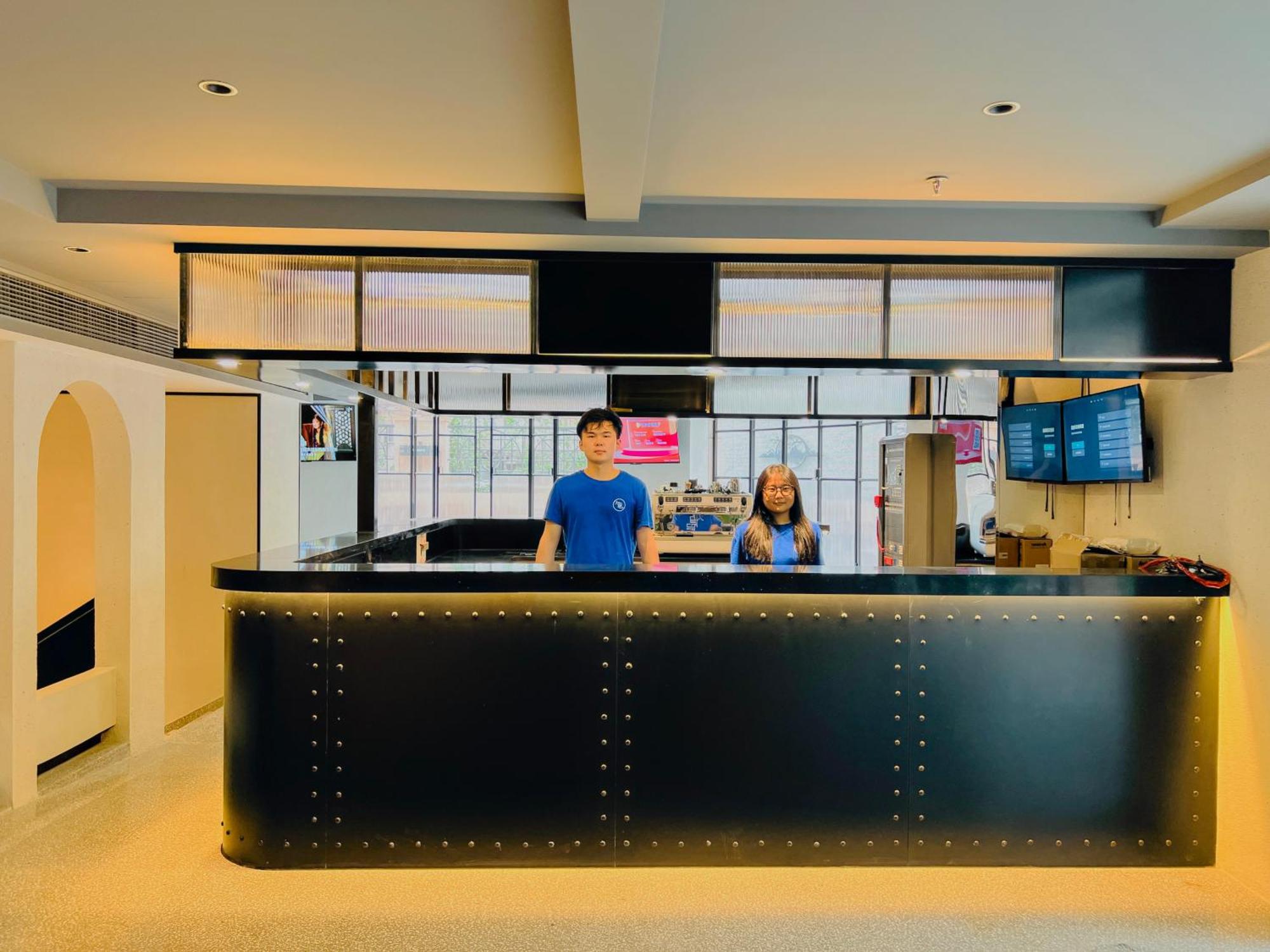 Dayin Garden -people's Square & Nanjing Road-large Social Area -bar -cafe -gym -free Laundry Luggage Storage -24h Front Desk-english Service 上海