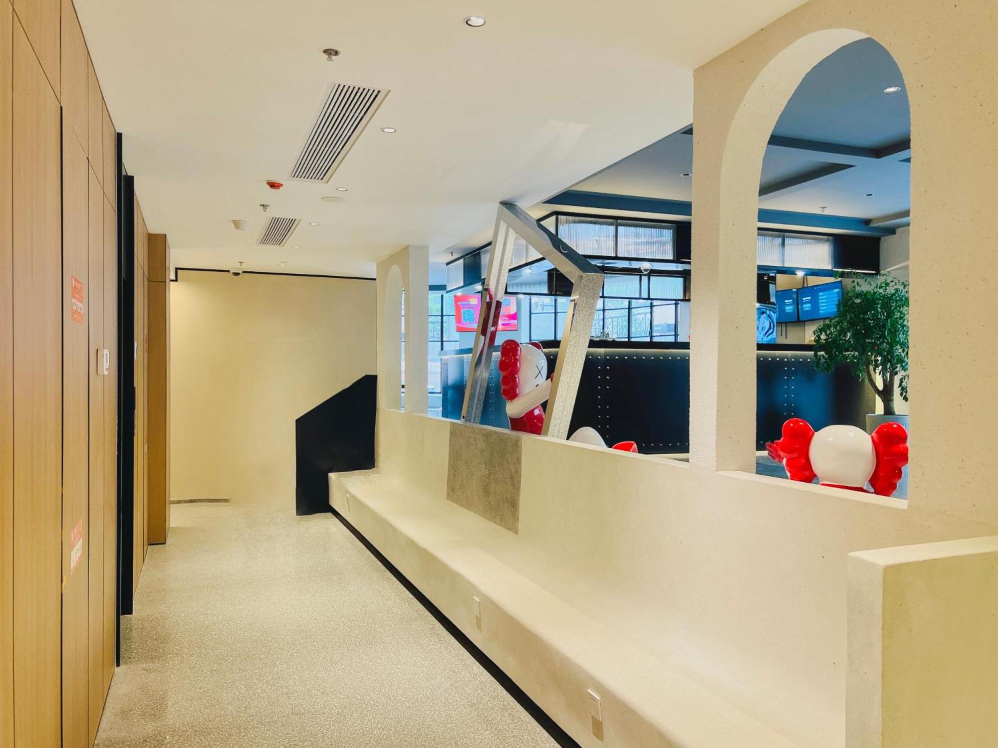 Dayin Garden -people's Square & Nanjing Road-large Social Area -bar -cafe -gym -free Laundry Luggage Storage -24h Front Desk-english Service 3* 上海