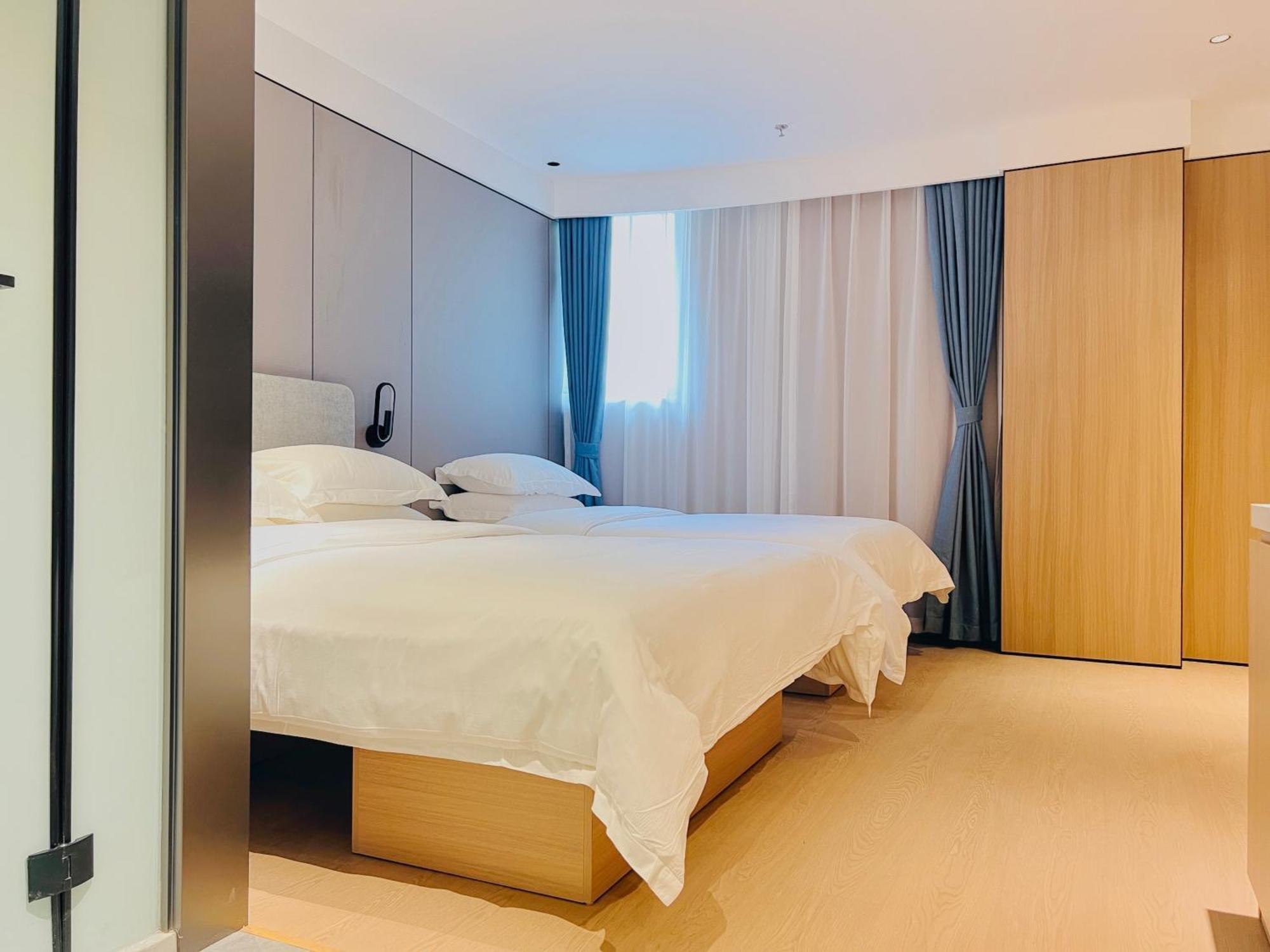 Dayin Garden -people's Square & Nanjing Road-large Social Area -bar -cafe -gym -free Laundry Luggage Storage -24h Front Desk-english Service