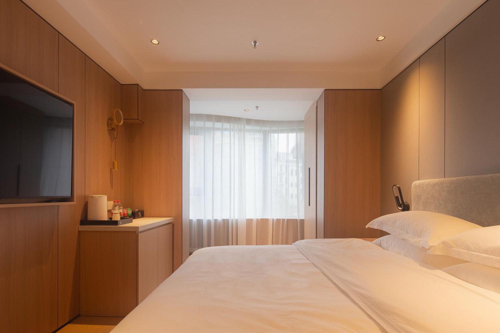 Dayin Garden -people's Square & Nanjing Road-large Social Area -bar -cafe -gym -free Laundry Luggage Storage -24h Front Desk-english Service Shanghai