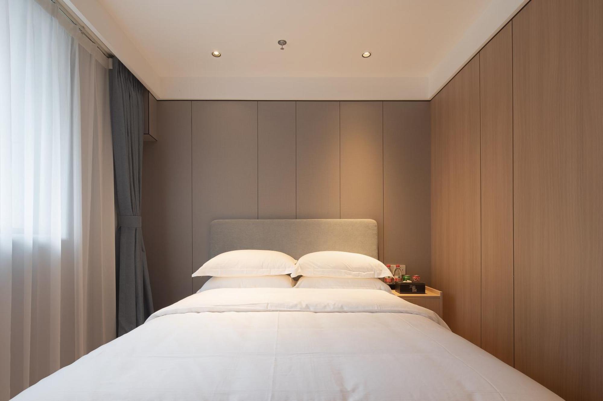 Dayin Garden -people's Square & Nanjing Road-large Social Area -bar -cafe -gym -free Laundry Luggage Storage -24h Front Desk-english Service